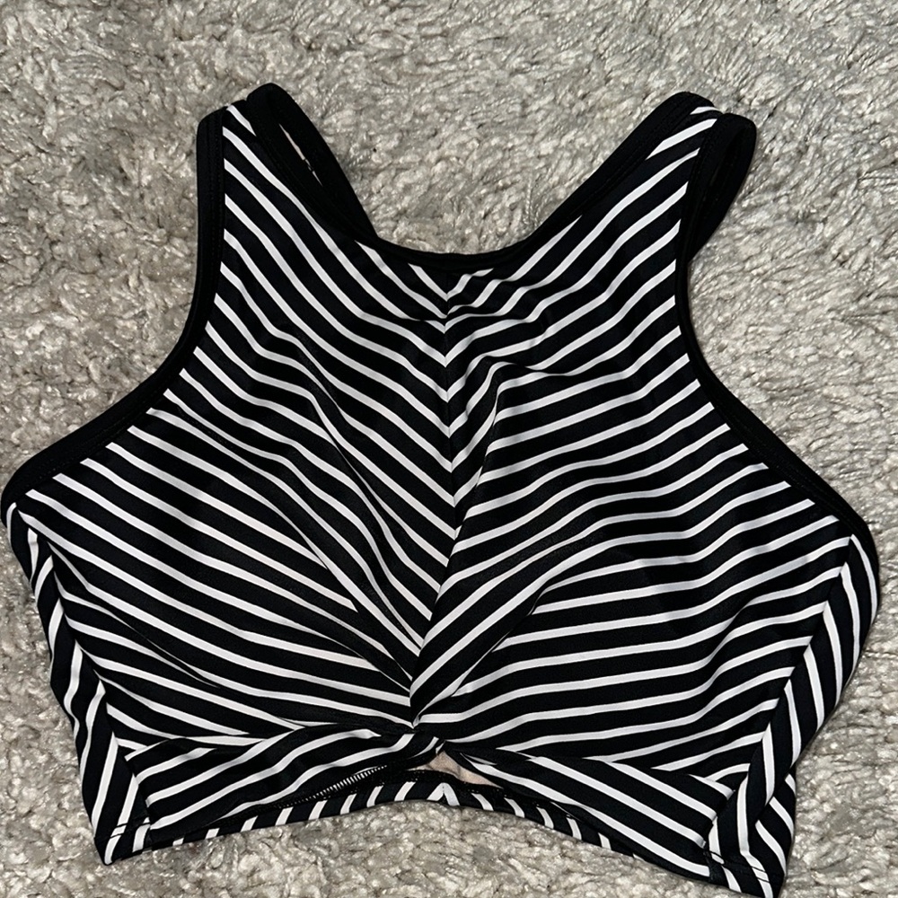 NWOT Kona Sol Medium Twist-Front Long Line Bikini Top